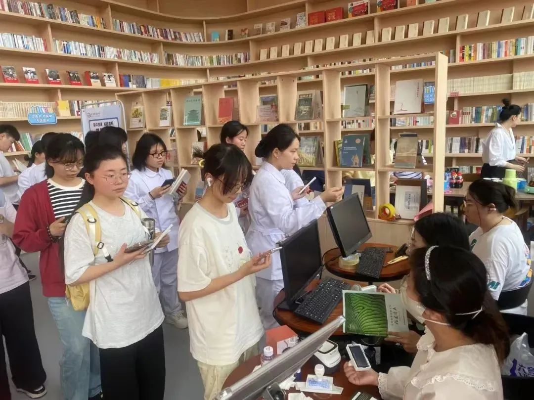 https://img.xiumi.us/xmi/ua/2zOUL/i/c5fce7d5b91f0113d32c2a66c66ef387-sz_151929.jpg