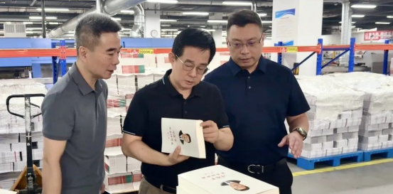 海峡出版发行集团领导赴福建新华联合印务集团检查指导《习近平谈治国理政》第五卷印制生产工作