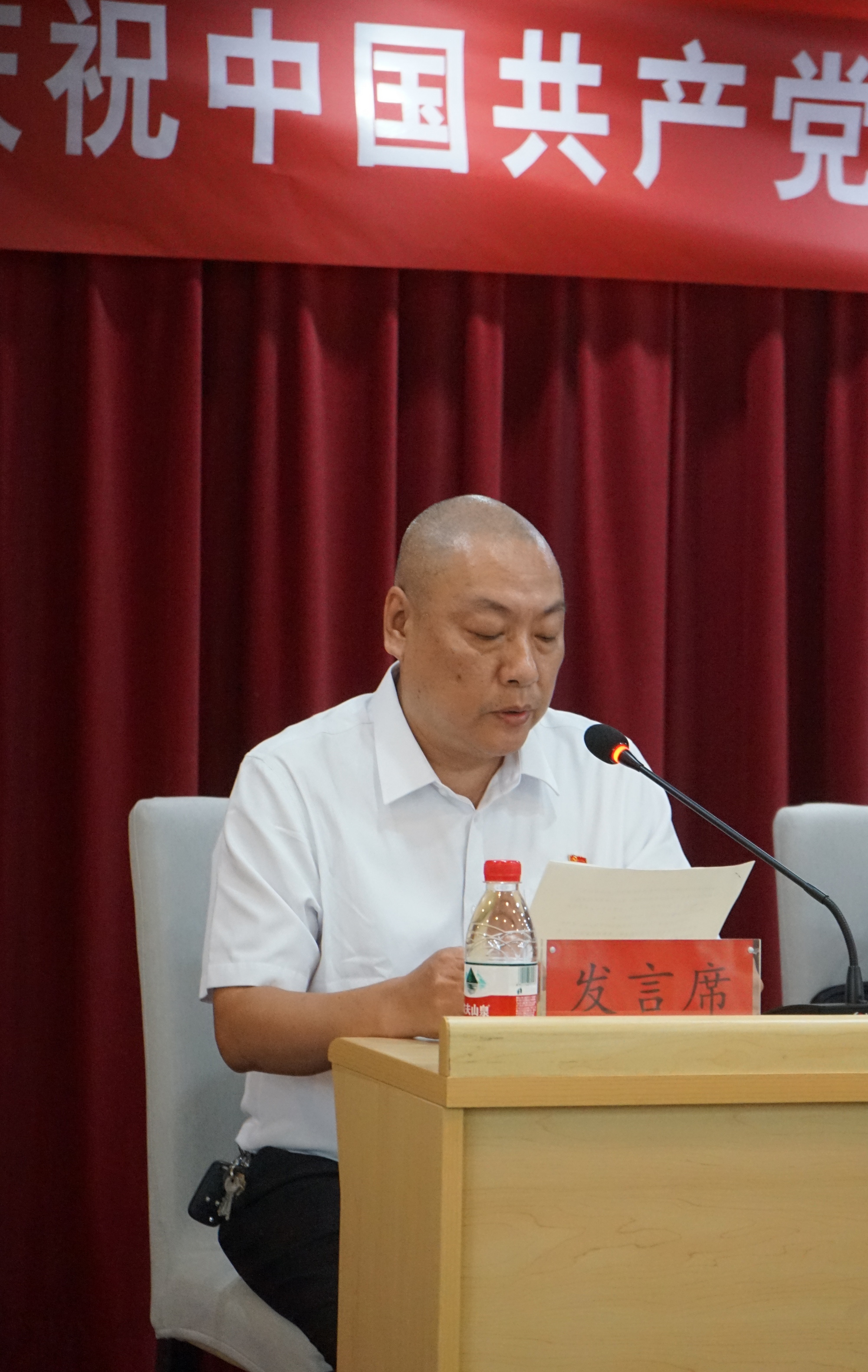 海峡出版发行集团党委举行庆祝中国共产党成立100周年座谈会暨 “两优一先”表彰大会